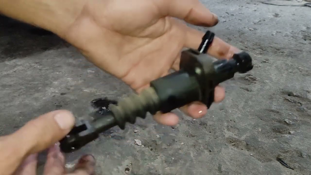 sangrando atuador embreagem , e quando não sai o fluido o que fazer , o que será que é ? resolvido