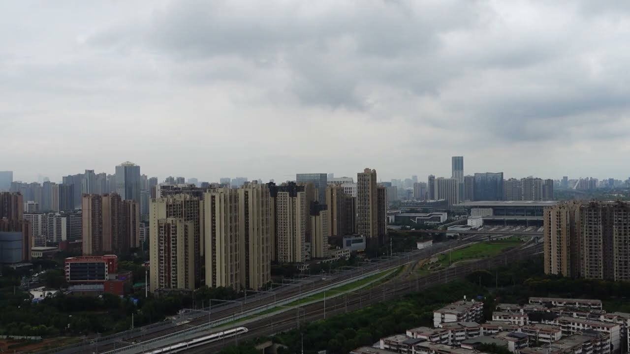 China railway:Two EMU train leaving Chengdu east station 中国铁路：两列动车组列车离开成都东站
