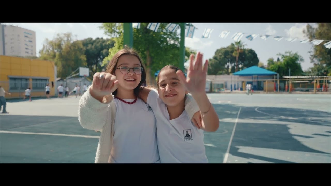 בגלל הרוח | בית ספר ארלוזרוב - קריית חיים חיפה | שירת המונים - וזה הקול