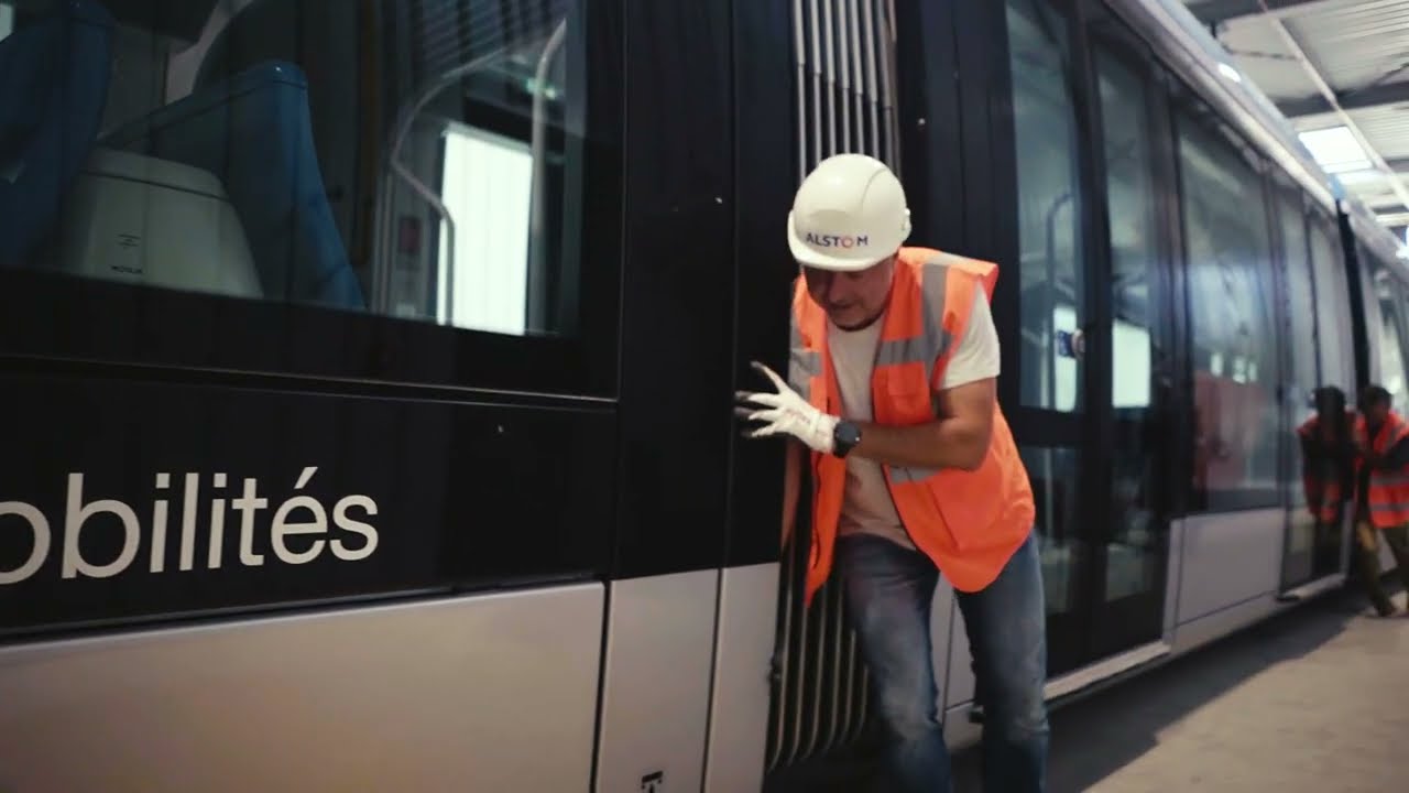 Tram T10 - L'assemblage et la pr&eacute;paration de la premi&egrave;re rame