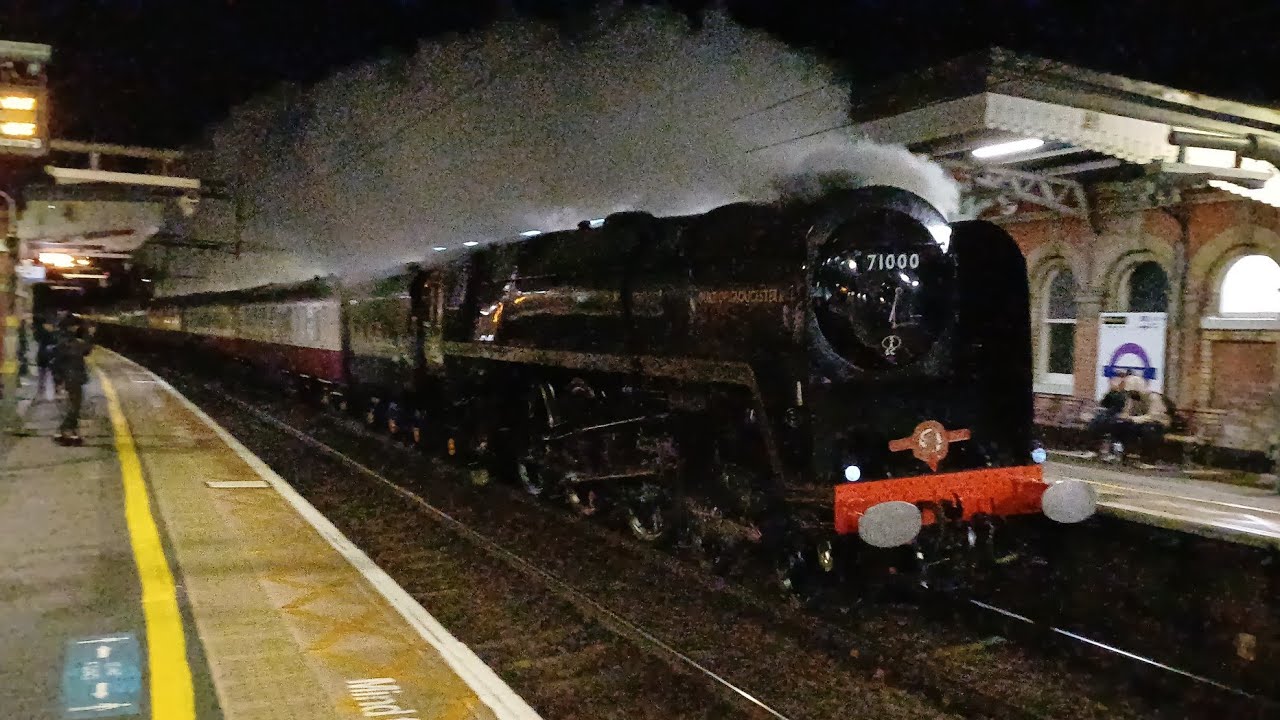 71000 Duke of Gloucester and 47593 Galloway Princes with The Bath Christmas Market Express. 