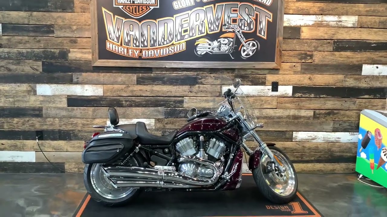 2004 Harley-Davidson V-Rod in Black Cherry / Black Pearl-VRSCB