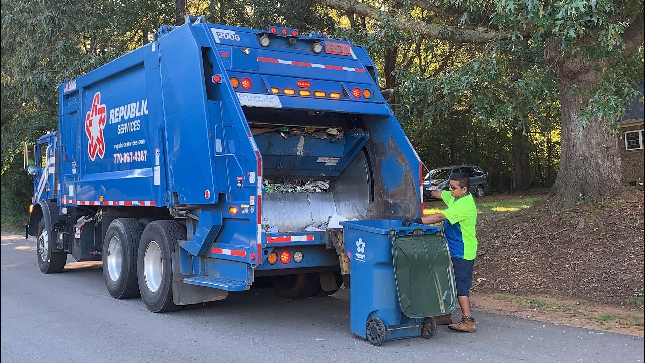 Republic Services: Mack MRU Heil 5000 Rear Loader Trash Truck!