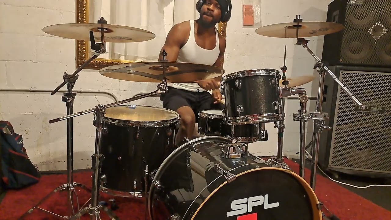 Funk Grooving on a 4pc Drum Set! 🥁