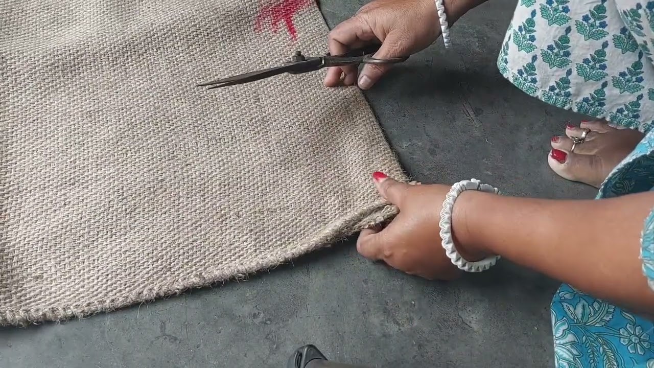 পুরানো বস্তা না ফেলে বস্তা দিয়ে তৈরী করে নিলাম  পাপোশ //Doormat mat  @shukla sutradhar  4065
