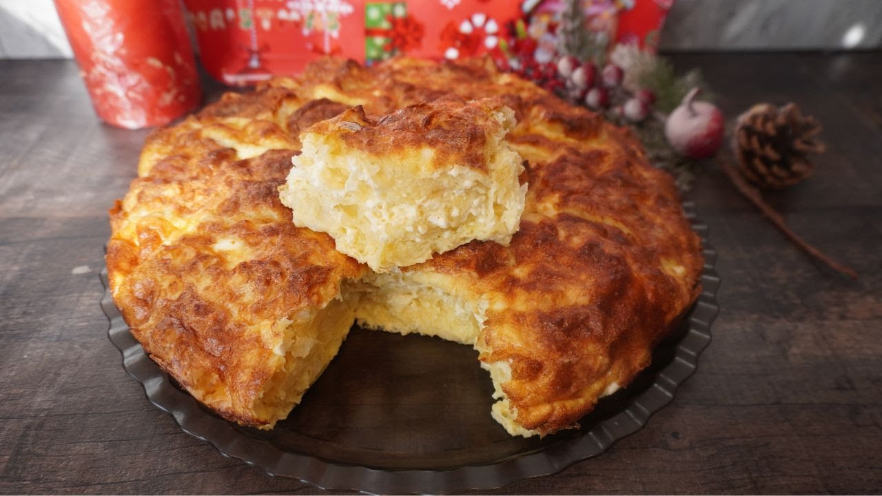 Пухкава баница с готови кори и сирене.