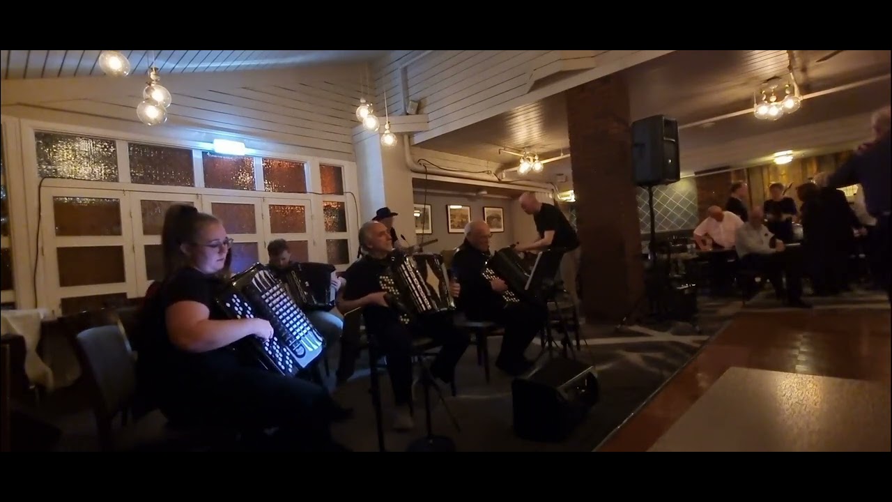 Hemne trekkspillklubb spiller 