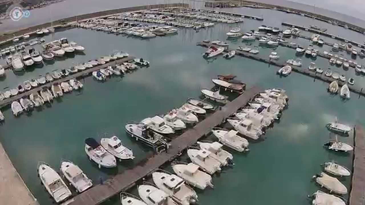 Porto di Cetraro e Scoglio della Regina visti dal drone