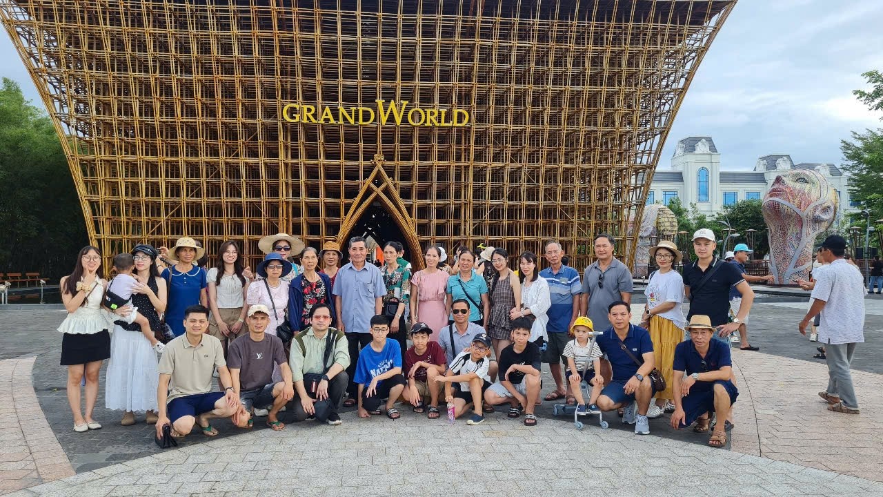 Du lịch Phú Quốc 2025 cùng đại gia đình Vĩnh Phúc. Phần 1: Vinpearl Safari, Mega Granworld...