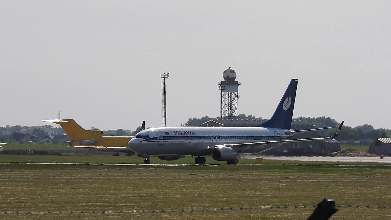 Посадка Boeing 737-800 в UMGG (Гомель) 02.06.2018