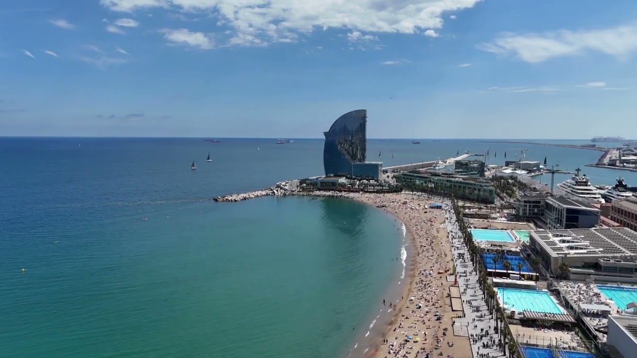 Descobriu Barcelona des del cel: Mar, disseny i cultura. 