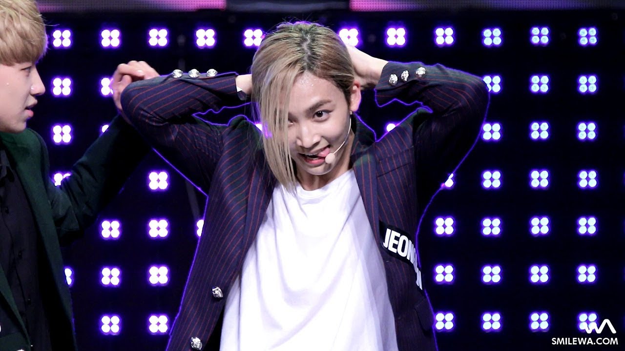 151114 세븐틴 (SEVENTEEN) 'Shining Diamond' 머리 묶는 정한 직캠 @수원 동행 콘서트 Fancam by -wA-