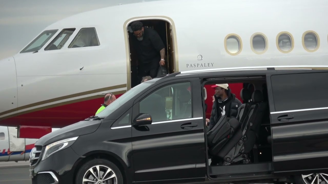 Chris Rock arrives by private jet into Adelaide
