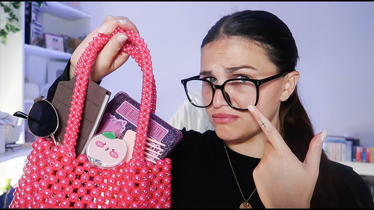 ASMR POV : La Peste fouille dans ton sac de cours