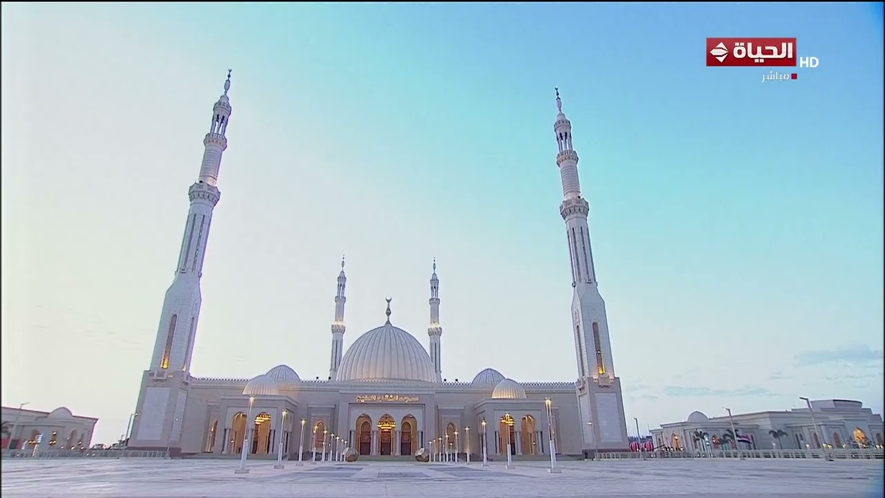 الرئيس السيسي يؤدي صلاة عيد الفطر المبارك في مسجد الفتاح العليم بالعاصمة الجديدة