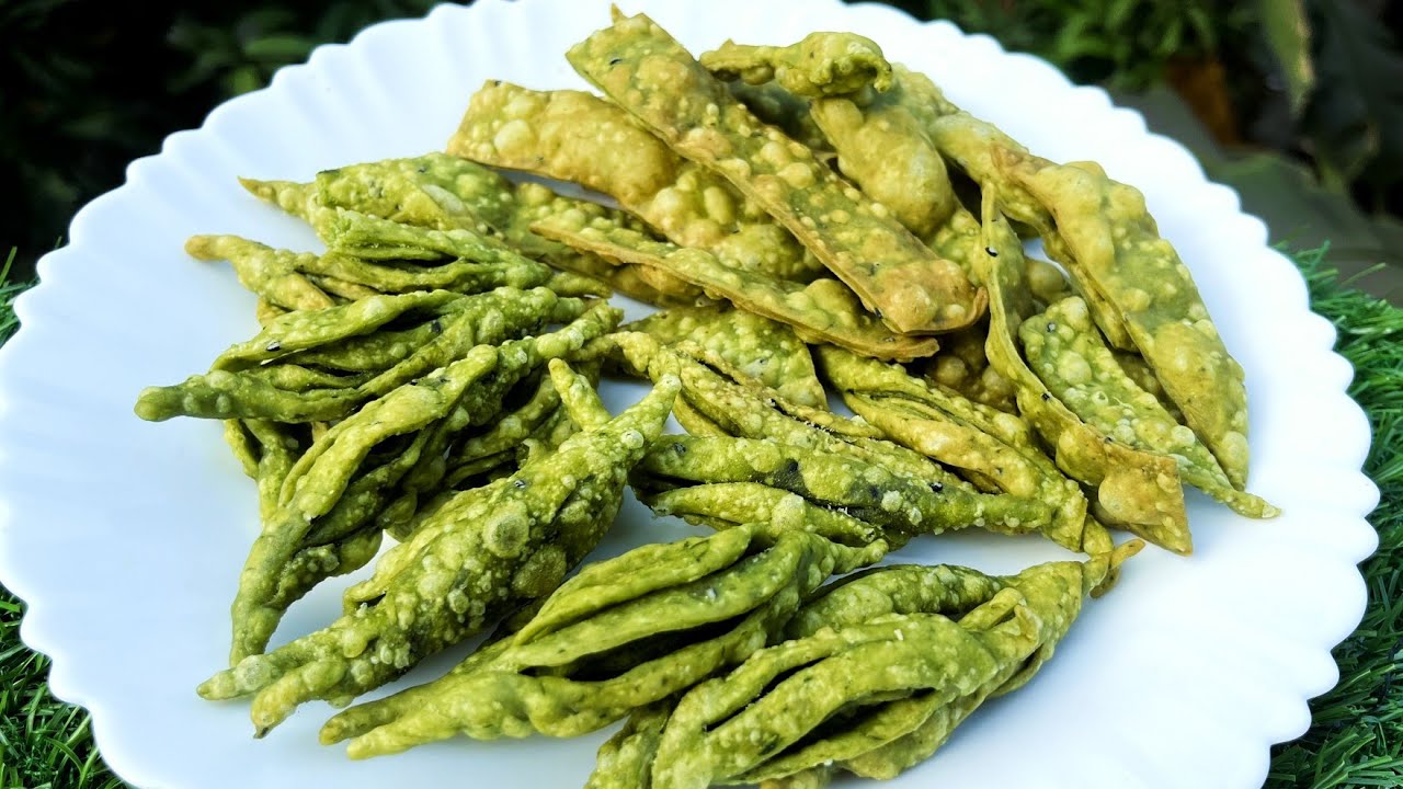 Healthy Spinach Snacks | पालक नमकपारे | पालक मठरी | Palak Mathri Recipe in Hindi |