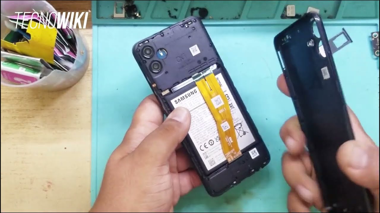 👉Como sacar la tapa de un Samsung A04e