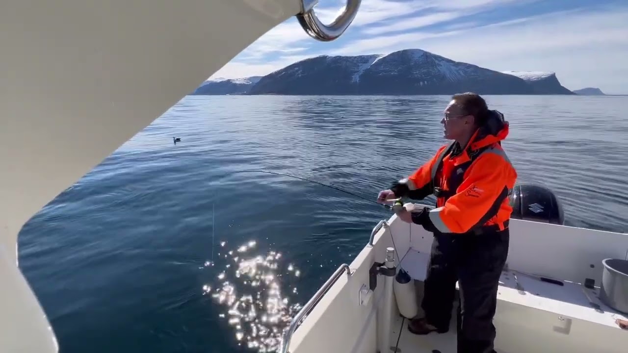 På tur etter lange og brosme utenfor Godøya - Påskeaften 2022