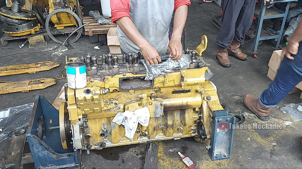 Install cylinder Head CAT C9 Engine