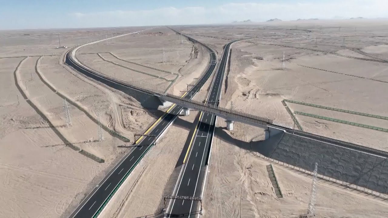 Highway connecting Golmud, Mangya in Qinghai opens