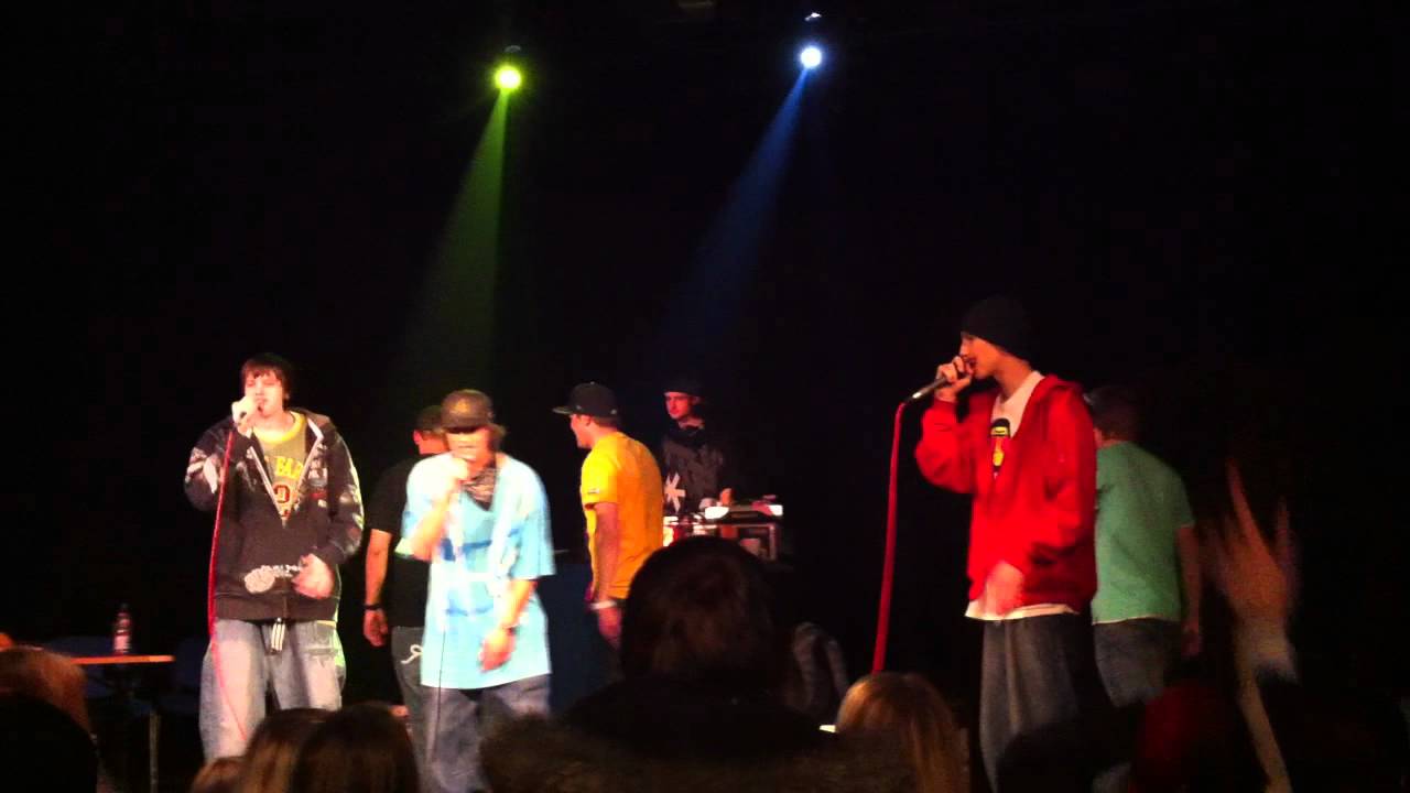 Cody Seven Live - Nejsem Gentleman feat Karlik, Stell (22.10.2011 GardenMatch).MOV