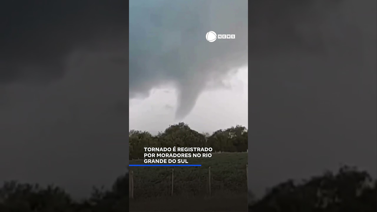 Tornado &eacute; registrado por moradores no Rio Grande do Sul. 📲 #RecordNews #Shorts