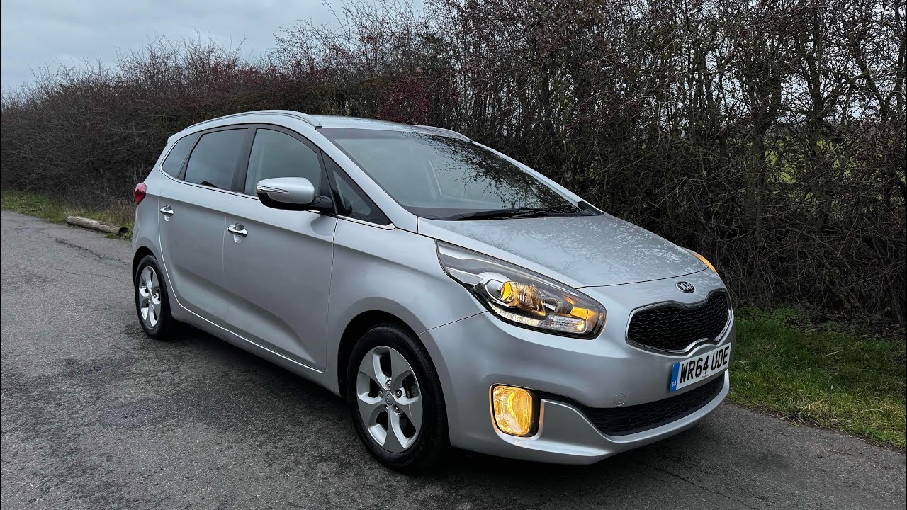 WR64UDE (64) Kia Carens 1.7 Crdi 6 speed automatic gearbox 7 seats Silver 