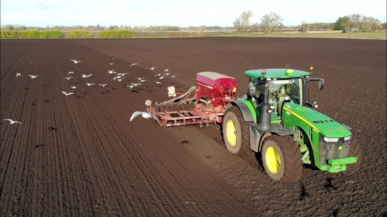 John Deere 8370R working a Horsch Pronto 6 DC Disc Seed Drill