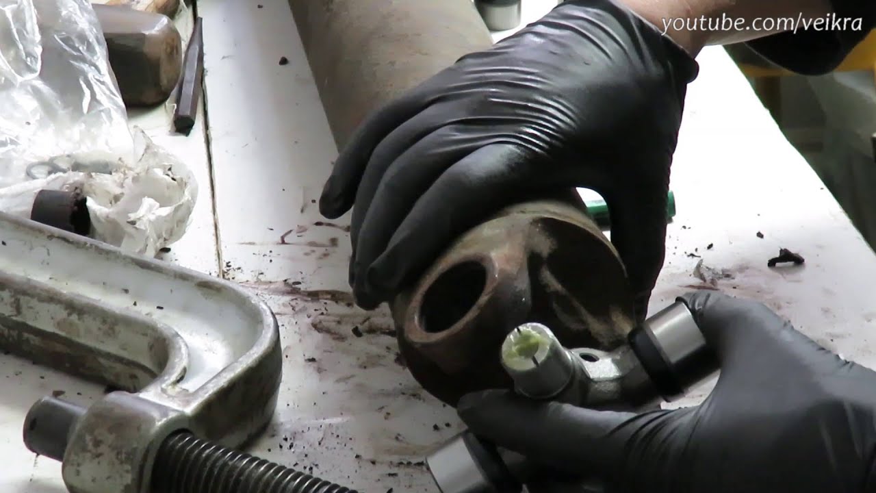 Replacing Rear U-joint on duramax