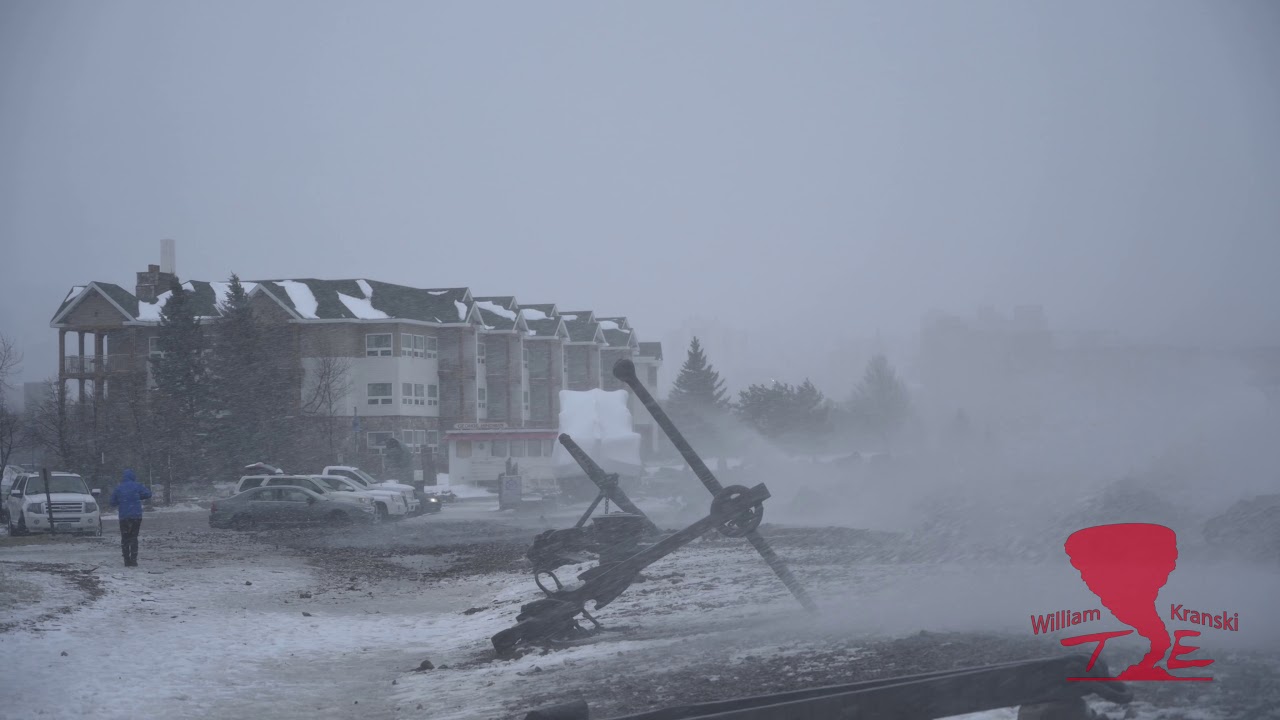 Duluth, MN Blizzard and high Waves