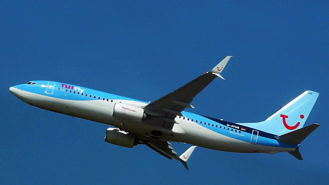 TUIfly Boeing 737 with Split Scimitar Winglets Taking Off from Cologne Bonn Airport (Germany)