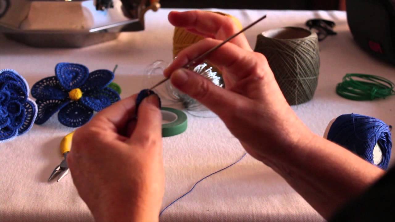 TUTORIAL MARGHERITA BLU BOMBONIERA 🌹 || Come fare una margherita per bomboniera all'uncinetto