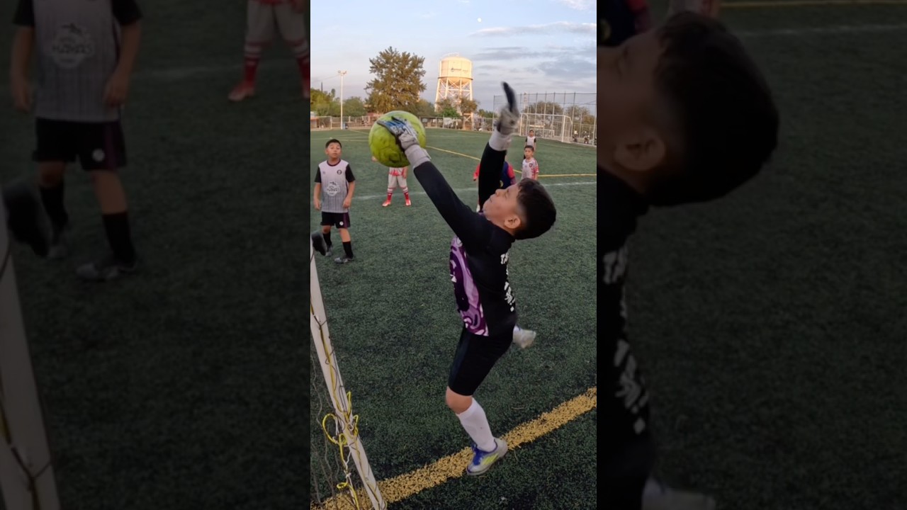 Atajada en la L&iacute;nea ⚽️🧤 #futbol #goalkeeper #deportes #fypシ #trending #foryou #atajadas #viral