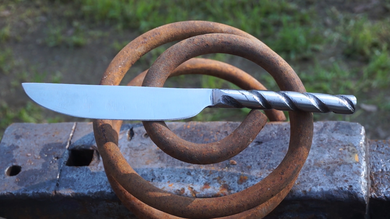 Blacksmithing - Forging A Coil Spring Knife