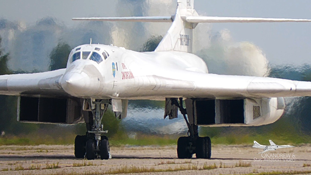 Ту-160 Взлёт на форсаже и проходы на малой высоте. Белый лебедь