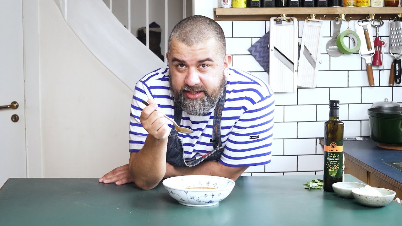 Fyldig tomatsuppe med masser af smag. God til at rydde op i køleskabet.
