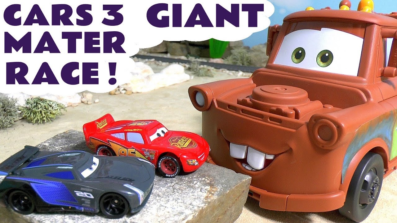 автомобили 3 McQueen с гигантскими Mater racing & funny minions - автомобильные игрушки для детей