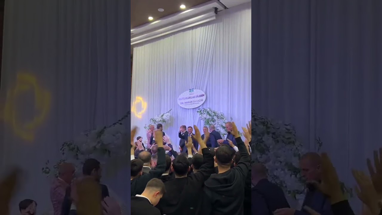 ultrAslan lideri Sebahattin Şirin'in oğlu'nun d&uuml;ğ&uuml;n&uuml;'nde şahitlik yapan Okan Buruk i&ccedil;in tezah&uuml;rat