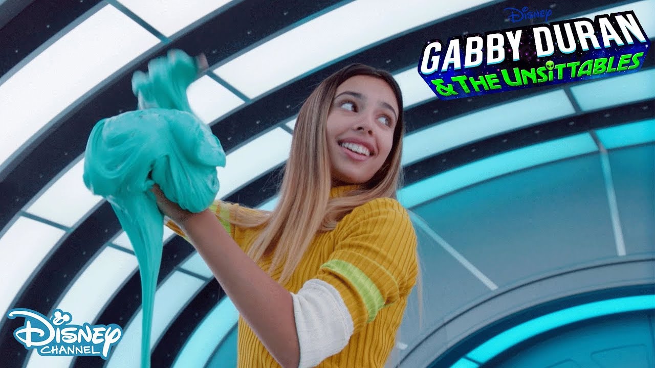 Entertaining An Alien 🎮 | Gabby Duran & The Unsittables | Disney Channel UK