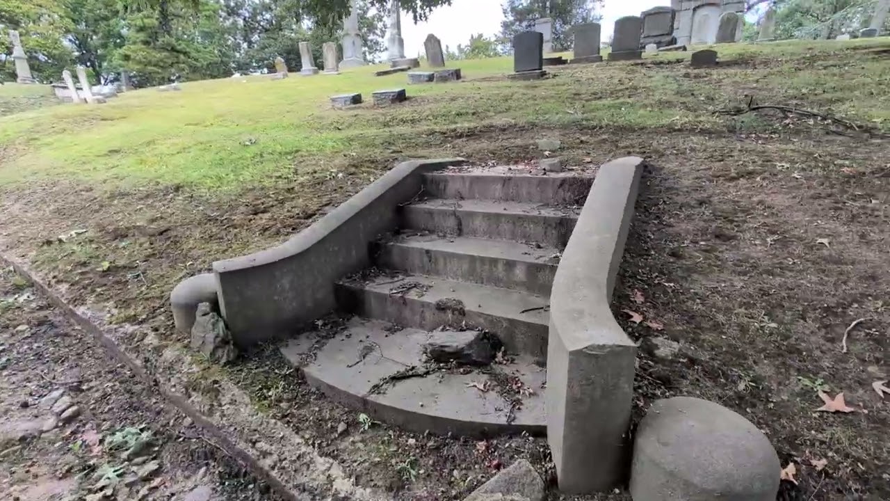 The forgotten bridge of Cypress Hill cemetery