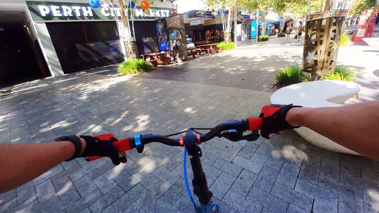 Polygon Urbano 5 folding bike casual ride through Perth City Mall Christmas morning