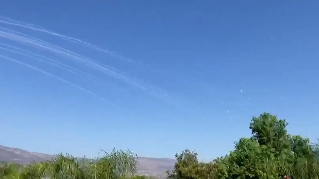 ישראל מותקפת ברקטות של חיזבאללה, נזק כבד בקריית שמונה