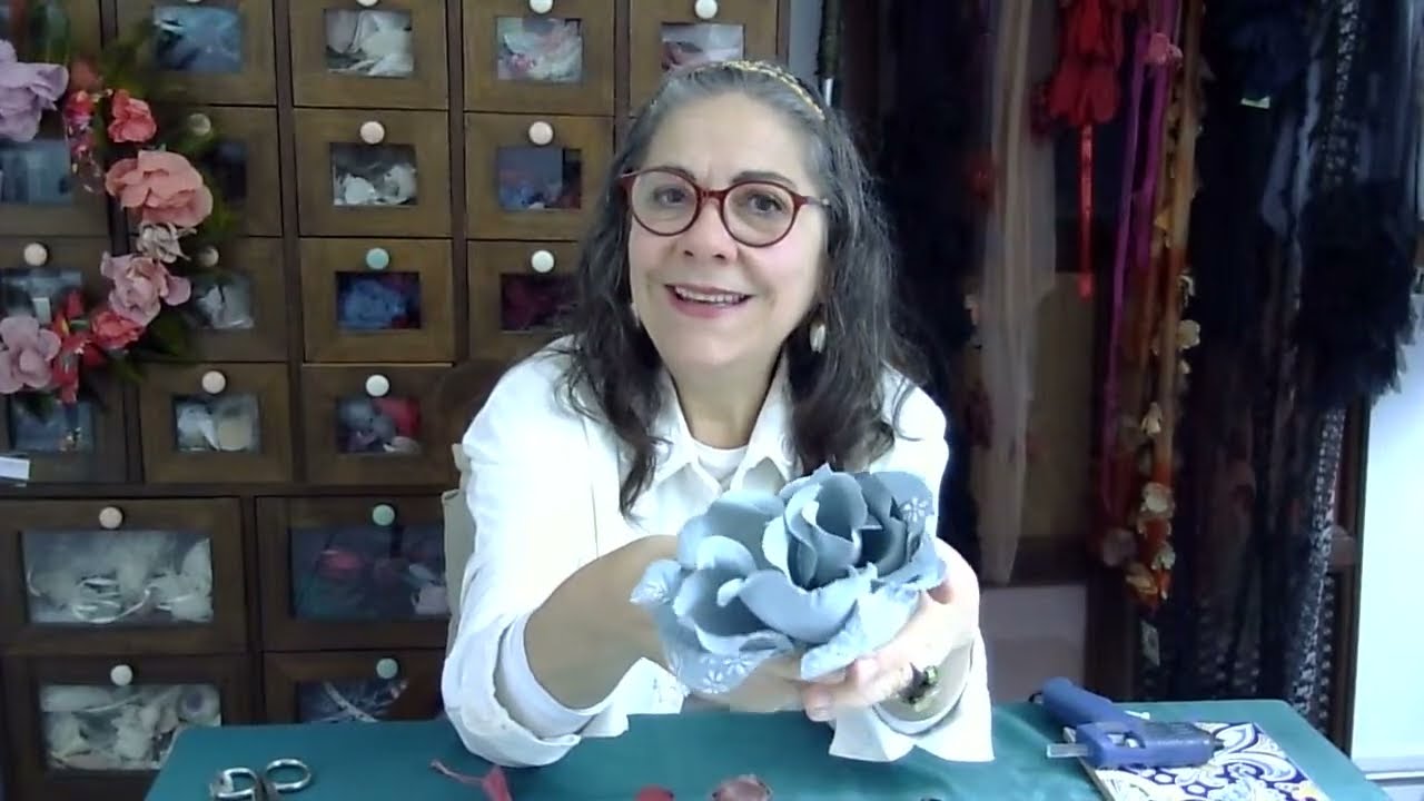 Como montar pente charmoso com flor de tecido de linho#luxoartesanal#pentecomflores#floresdelinho