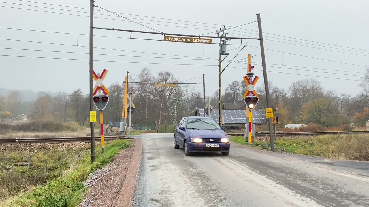 Järnvägsövergång Väsby (2021) / Swedish railroad crossing
