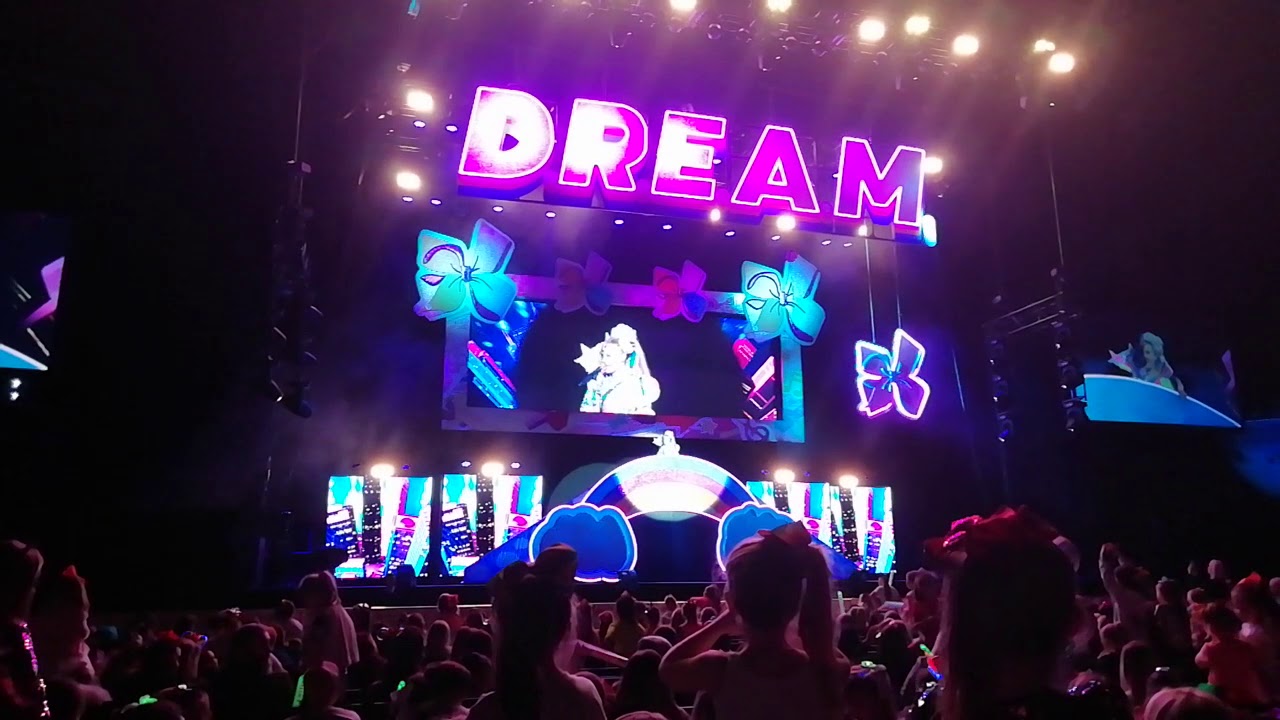JoJo Siwa in Dreamland