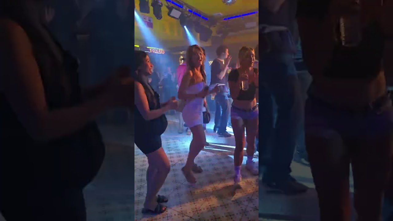 엄마가 더 신났다~~ 조인엘로우 팝. 치앙마이.ZOE IN YELLOW PUB. 클럽 탐방중... 핑계대지마~~.  이래도 살이 안빠지넹..ㅜㅜ