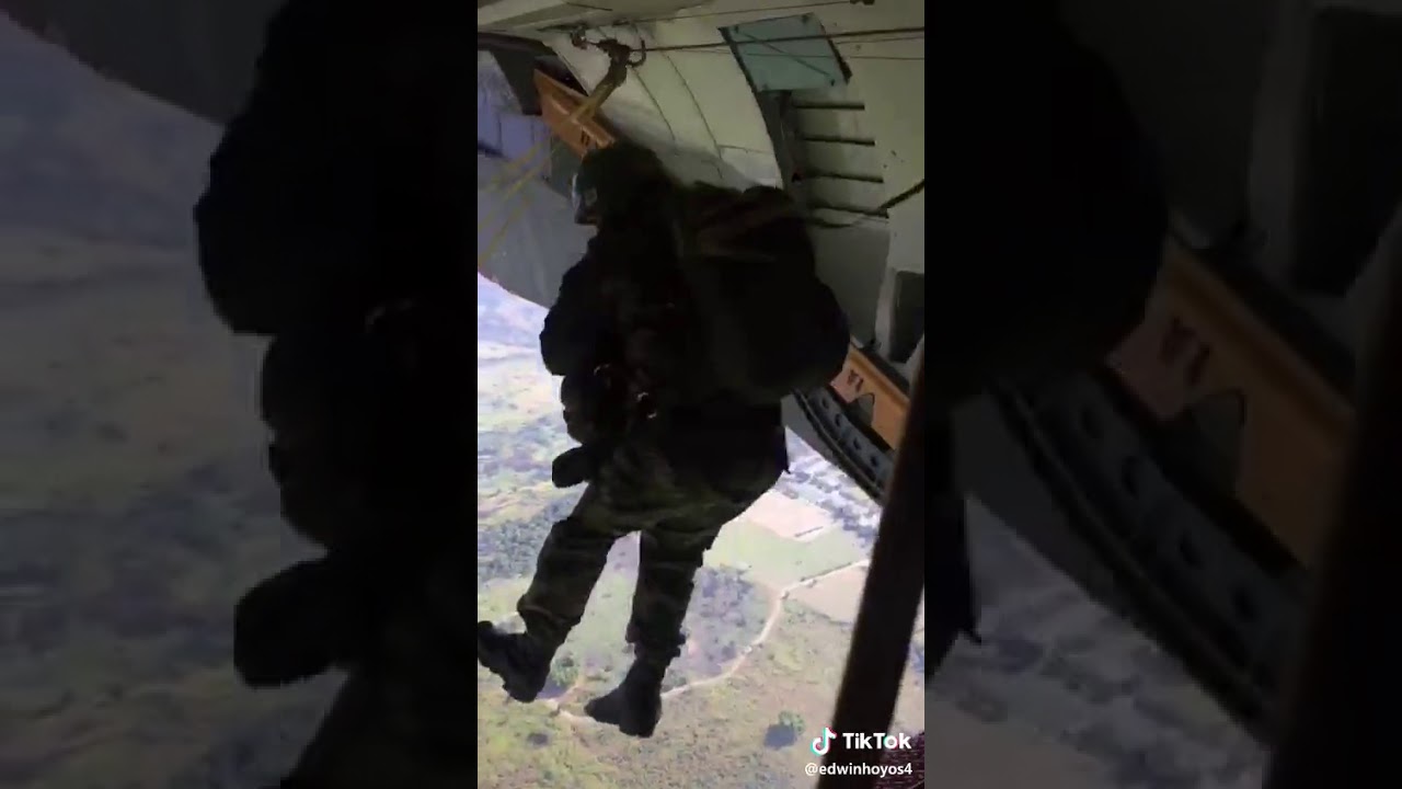 Paracaidistas militares