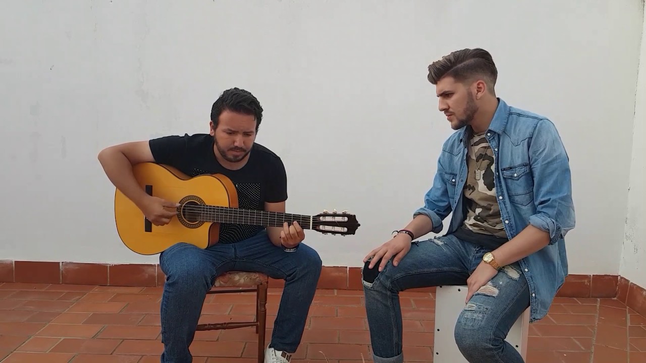 José Torres cantando 