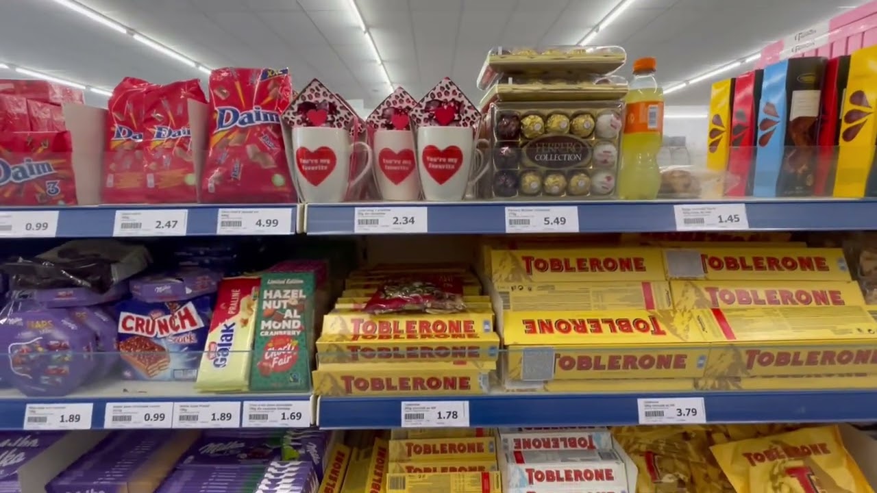 CONFISSERIE - KINDER ET BISCUITS CHEZ ACTION