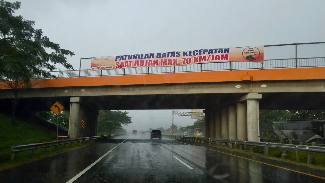 Driving in Rain at Trans Java Toll Road - Indonesia [4K + 3D Binaural Audio)